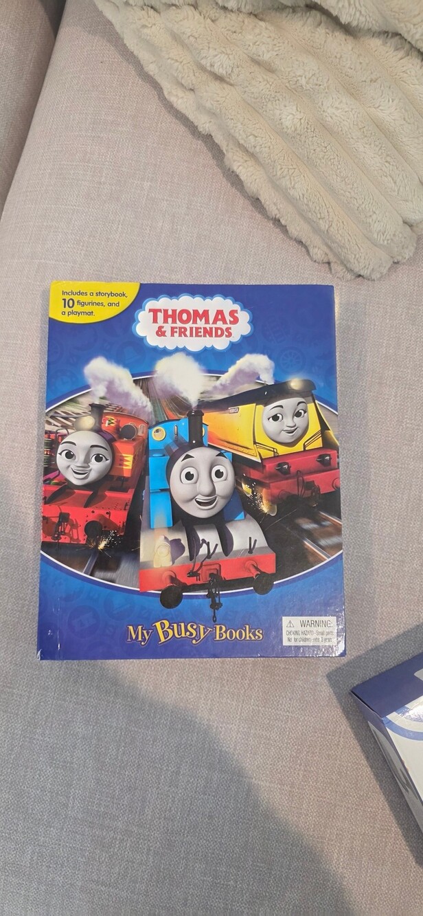 Thomas & Friends My Busy Books Storybook with 10 Figurines and Playmat